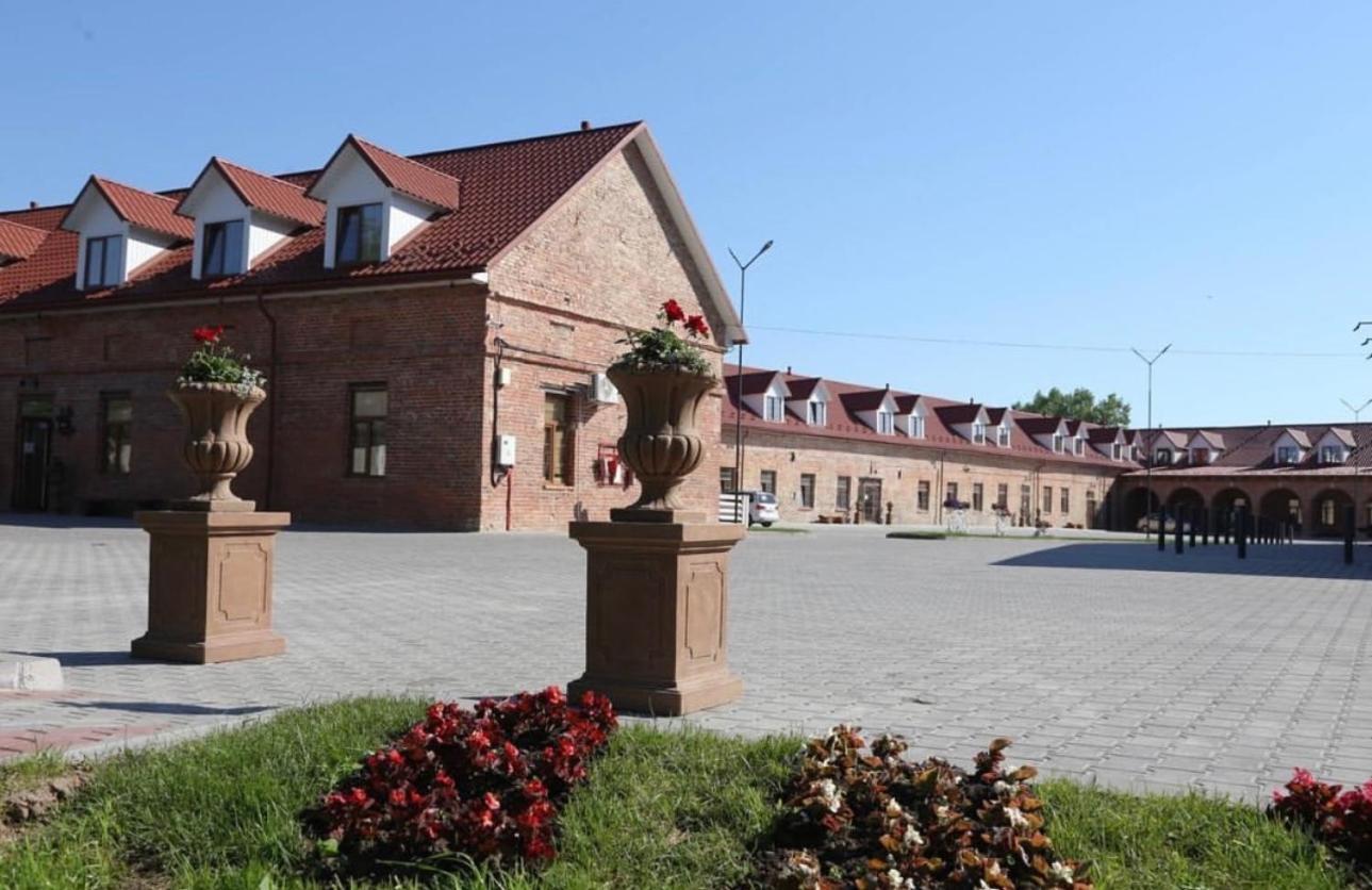 Готель Бережани Buitenkant foto